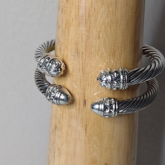 Lot Of 2 Silver Tone Metal Bracelets - Picture 12 of 13